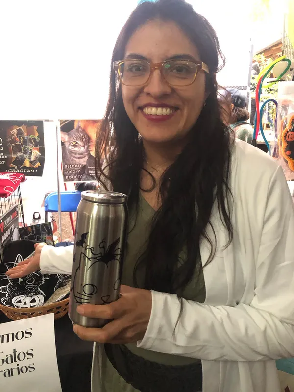 Staff con termo ilustrado